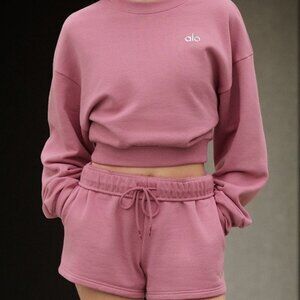 Alo Yoga Cropped Accolade Crewneck And Accolade Short Set In Pink Wild Rose